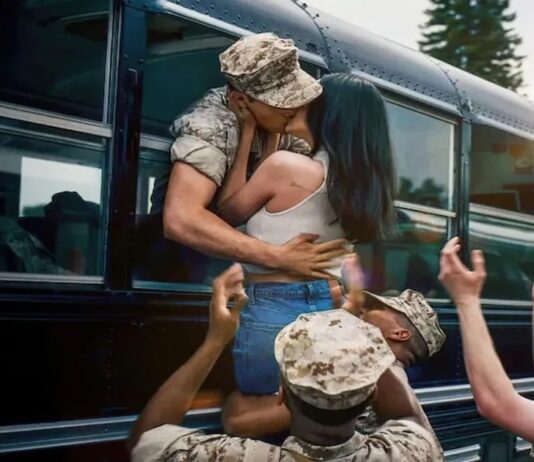 Crítica – Continência ao Amor é uma apaixonante surpresa da Netflix