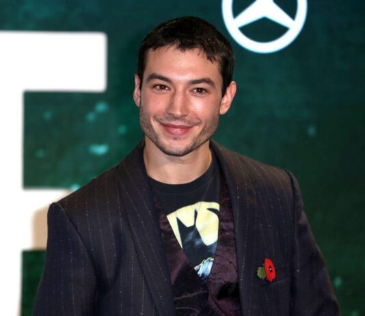 Problemas de Ezra Miller podem levar o cancelamento de “The Flash”