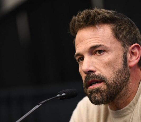 Ben Affleck afirma que não dirigiria filmes na DC de James Gunn