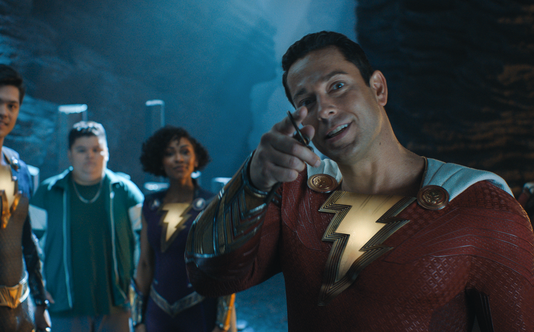 Zachary Levi fala sobre ser um herói em Shazam! Fúria Dos Deuses