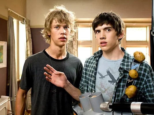 Cinema em Casa de hoje 08/04/2023 exibe Pequenos Invasores