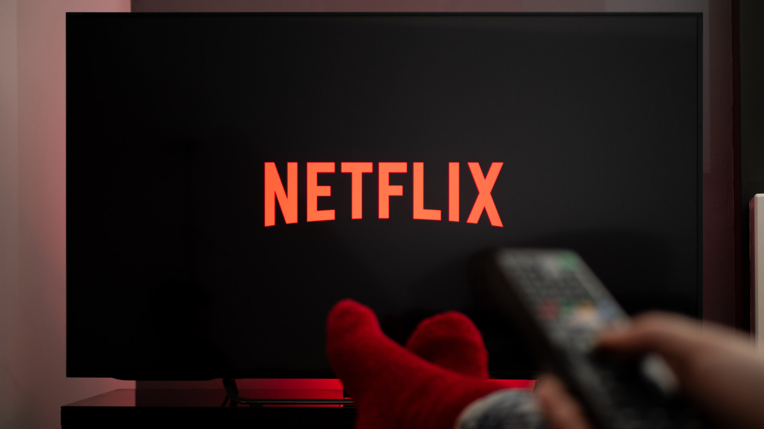 Netflix é detonada nas redes após impor taxa de R$ 12,90 por tela