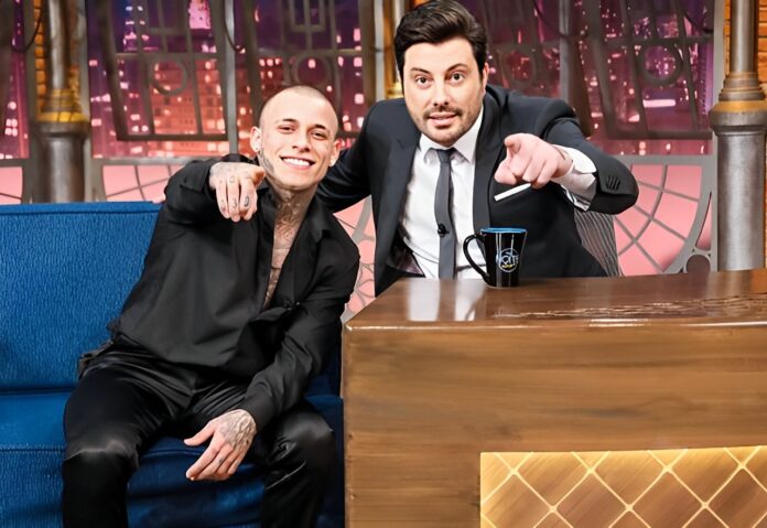 The Noite com Danilo Gentili recebe MC Pedrinho