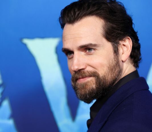 Henry Cavill teria sido um ótimo James Bond, diz diretor de 007