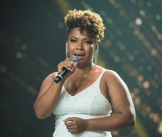 Thalita Pertuzatti é a grande campeã do Estrelas da Voz