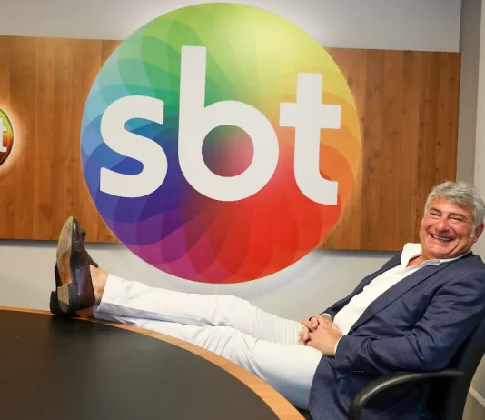 Cléber Machado assina contrato com nova emissora de TV