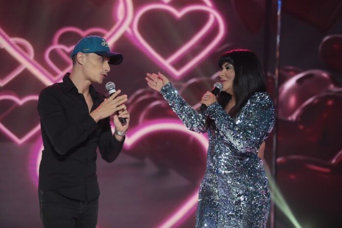 Mara Maravilha é homenageada no Programa Raul Gil