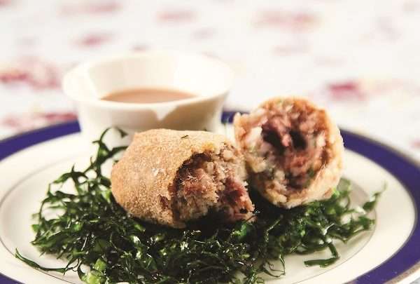 Receita de Bolinho de Feijão Tropeiro do Chef André Aquino