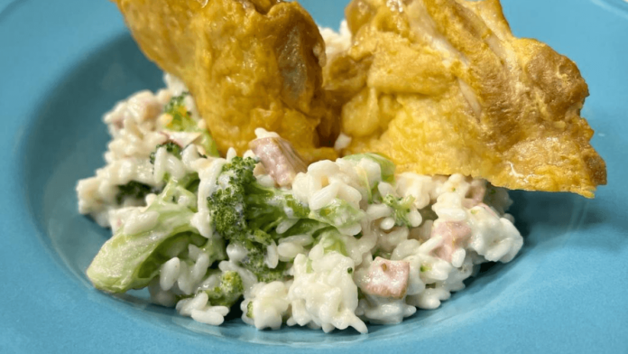 Receita de Sobrecoxa com Risoto de Bacon e Brócolis