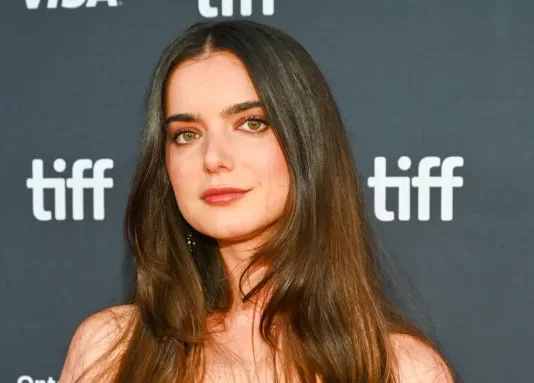 Dylan Gelula é confirmada oficialmente no elenco de Sorria 2