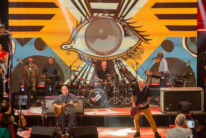 Altas Horas exibe especial Os Paralamas do Sucesso