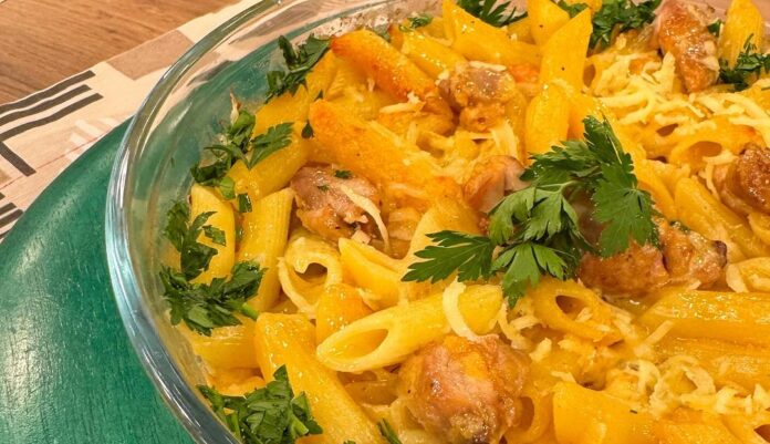 Aprenda a receita de Macarrão de Forno Cremoso da Rita Cadillac