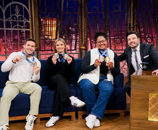 No The Noite, Danilo Gentili recebe Beatriz Souza, Willian Lima e Larissa Pimenta