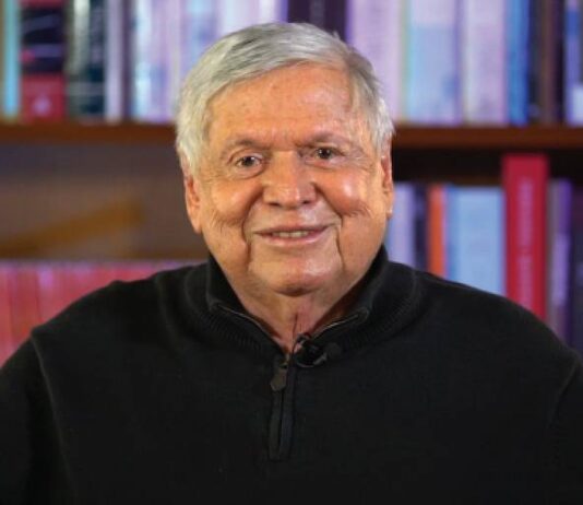 Conversa com Bial entrevista Boni, um dos criadores da TV brasileira