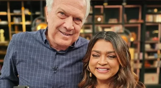 Conversa com Bial recebe Preta Gil, que fala sobre sua autobiografia e luta contra o câncer