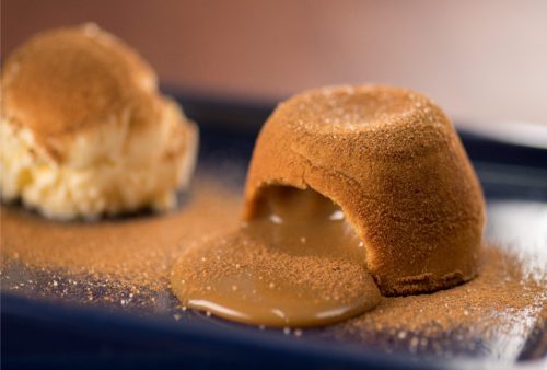 Petit gâteau de churros com doce de leite
