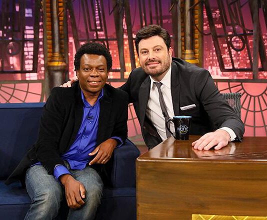 No The Noite, Danilo Gentili recebe Alexandre Rodrigues, o Buscapé de “Cidade de Deus”