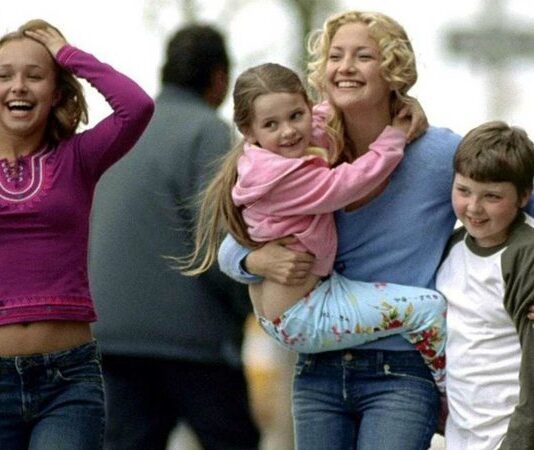 Na Sessão de Sábado de 31/08/2024, Globo apresenta a comédia Um Presente para Helen, estrelada por Kate Hudson