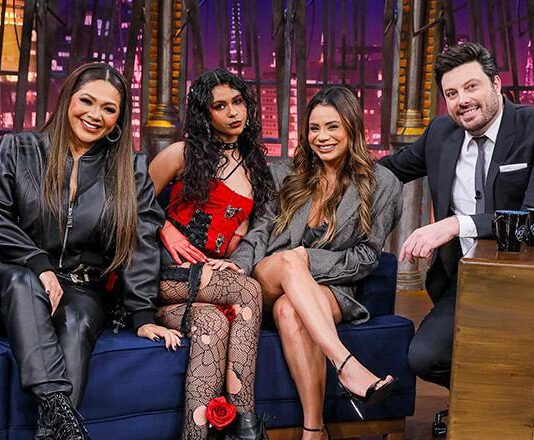 No The Noite de 11/09/2024, Danilo Gentili recebe Lexa e sua família: a irmã Wenny e a mãe Darlin