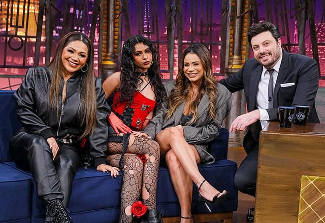 Danilo Gentili recebe a cantora Lexa e sua irmã Wenny