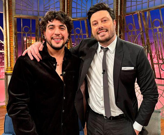 No The Noite, Danilo Gentili conversa com o cantor Nattan, o fenômeno do Forró