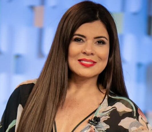 No SuperPop, Luciana Gimenez recebe a icônica Mara Maravilha