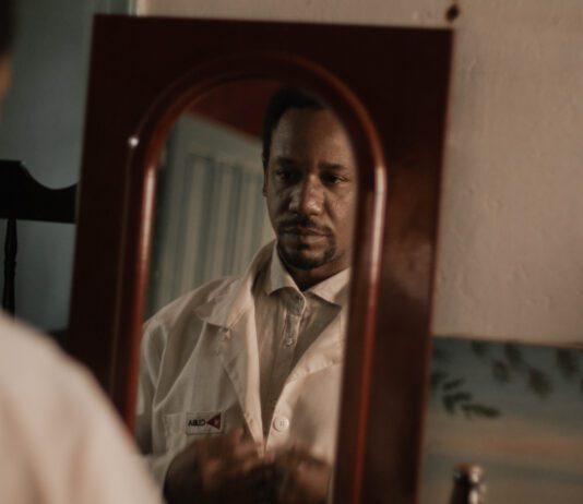 O Deserto de Akin estreia em 31 de julho e ganha cartaz oficial, imagens inéditas e nova versão do trailer