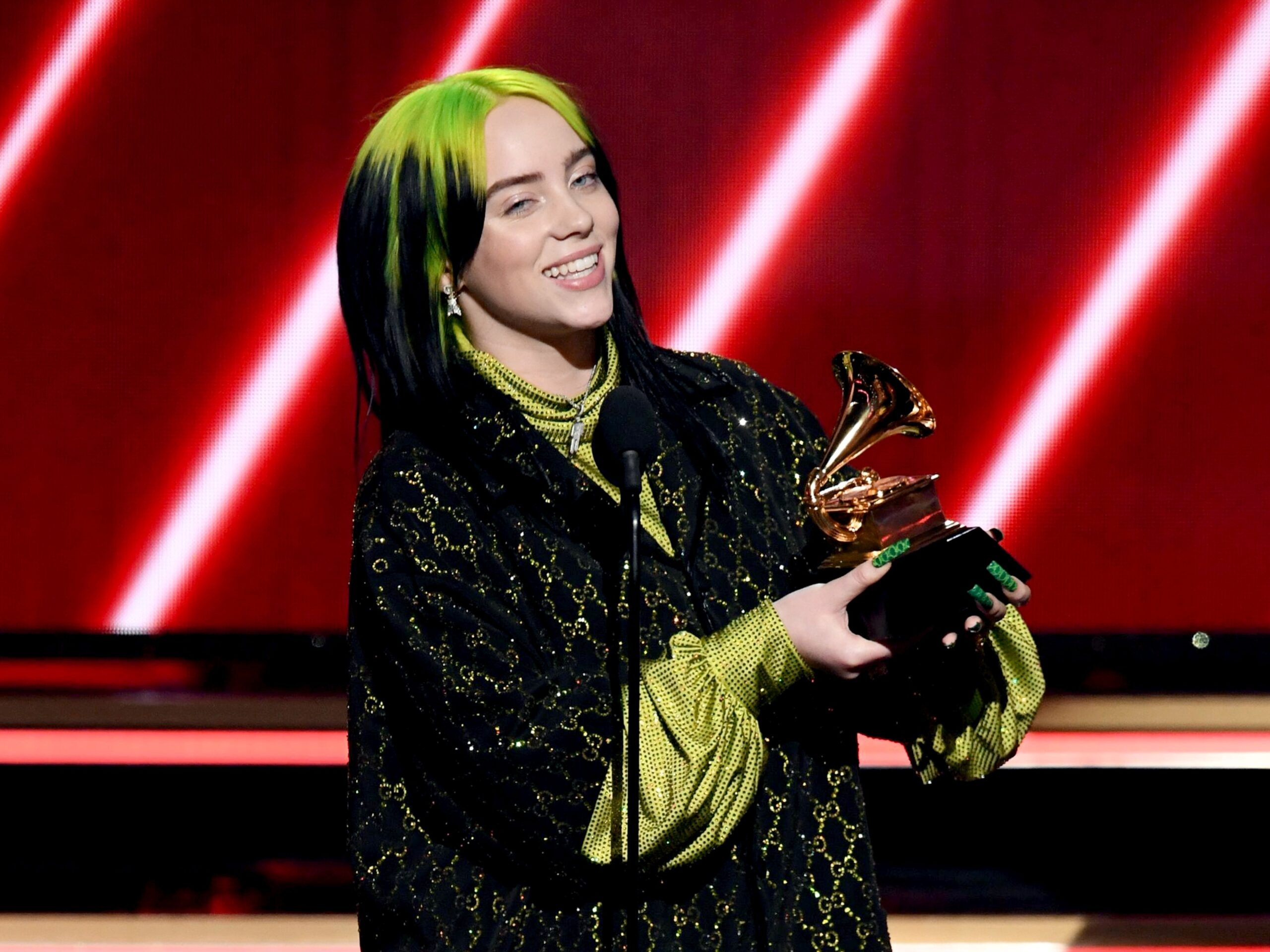 Billie Eilish anuncia filme-concerto em 3D com direção de James Cameron