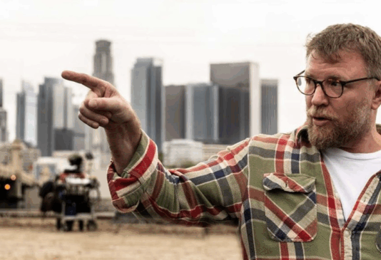 Guy Ritchie se afasta da direção de Matador de Aluguel 2; produção segue com Jake Gyllenhaal