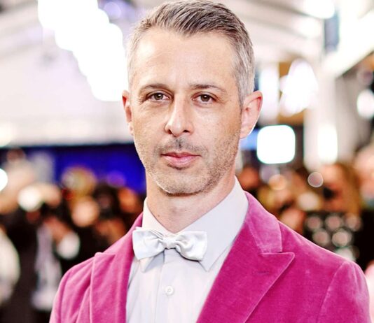 “A Rede Social – Parte II” | Jeremy Strong pode viver Mark Zuckerberg em nova trama sobre poder