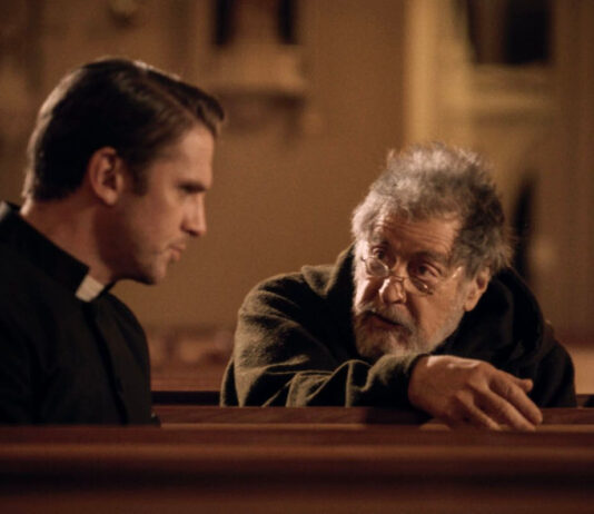 Vale a pena assistir O Ritual? O filme de exorcismo que desafia sua fé e mexe com a sua mente