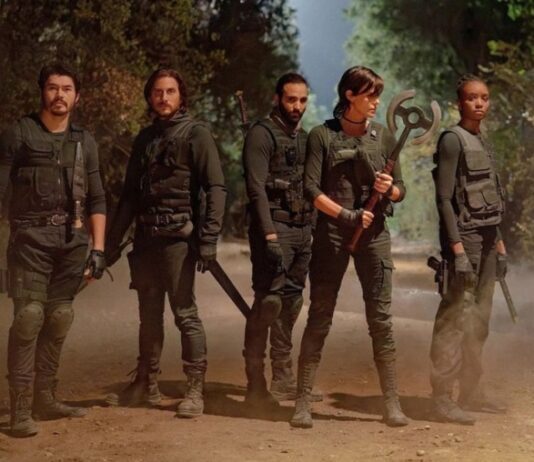 The Old Guard 2 estreia com final aberto, mas futuro da saga de imortais segue indefinido na Netflix