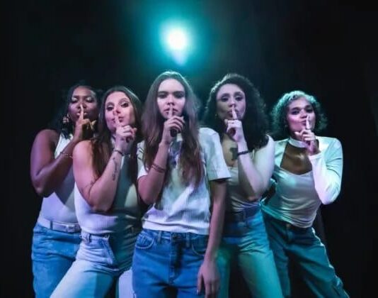 Websérie “O Que Não Falamos” estreia com sucesso no YouTube e traz drama, música e segredos de uma girlband dos anos 2000