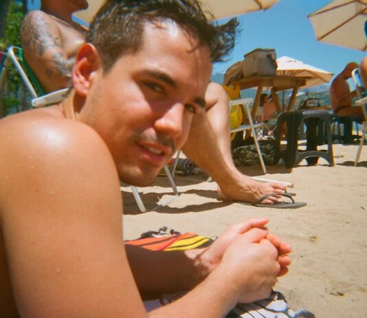 Bruno Gadiol canta os pequenos gestos do amor em “Coisas Triviais”, sua nova faixa intimista