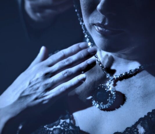 Nova série do History2 investiga os mistérios mais sombrios da humanidade em Maldições da História