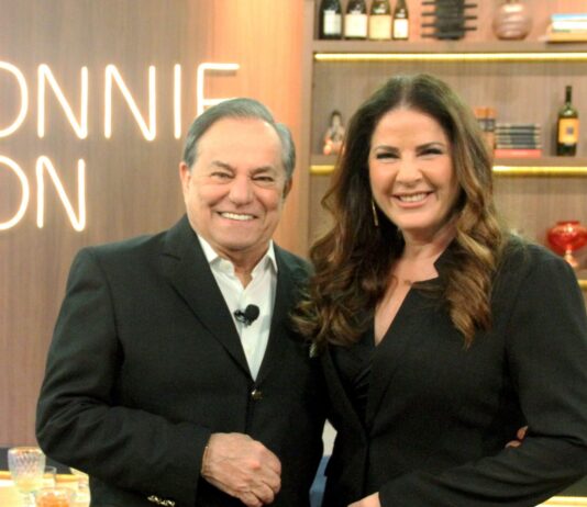 Christiane Pelajo conversa com Ronnie Von no Companhia Certa desta segunda-feira (04/08)