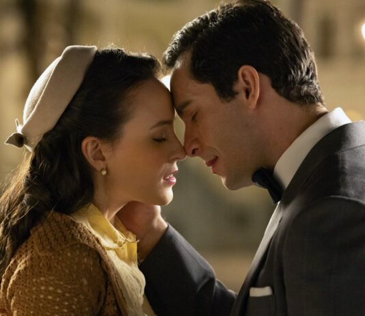 Resumo da novela Êta Mundo Melhor de sábado (30/08) – Estela e Celso reatam namoro