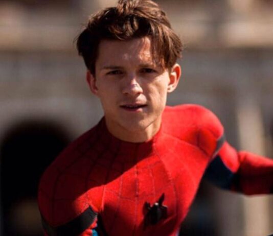 Homem-Aranha: Um Novo Dia | Tom Holland mostra poses do herói aracnídeo em novo vídeo dos bastidores
