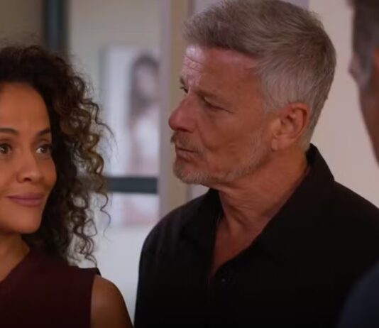 Resumo da novela Dona de Mim de quinta (14/08) – Jaques flagra Tânia com Ricardo