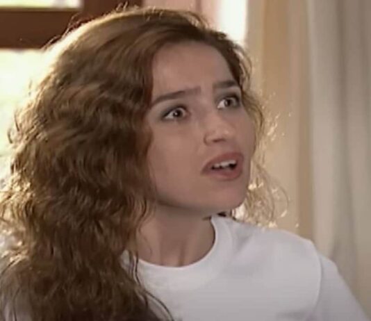 Resumo da novela História de Amor de sábado (23/08) – Mariana destrói vestido de noiva de Neusa