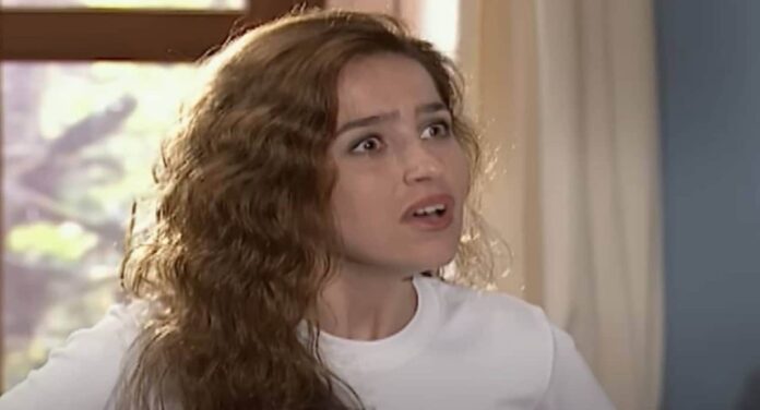 Mariana destrói vestido de noiva de Neusa