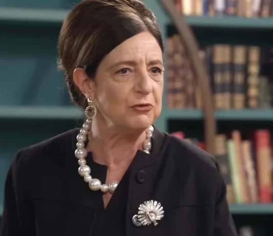 Resumo da novela A Caverna Encantada de sexta (22/08) – Norma revela plano secreto e Dalete se casa com Tonico