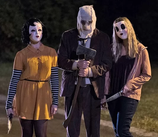 Os Estranhos: Capítulo 2 | Com vilões mascarados em destaque, cartaz alternativo antecipa o horror brutal que vem aí