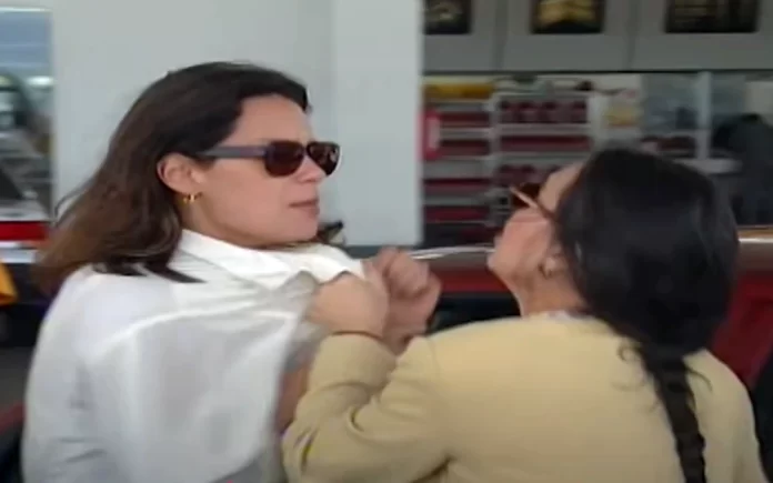 Paula enfrenta Helena