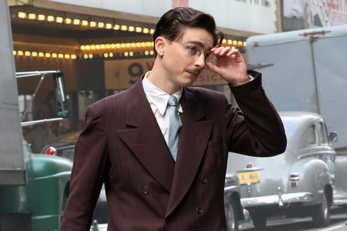 Timothée Chalamet domina o primeiro pôster eletrizante de Marty Supreme