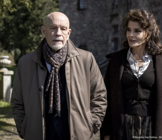 John Malkovich protagoniza a delicada comédia francesa Sr. Blake ao Seu Dispor, que estreia nos cinemas em setembro