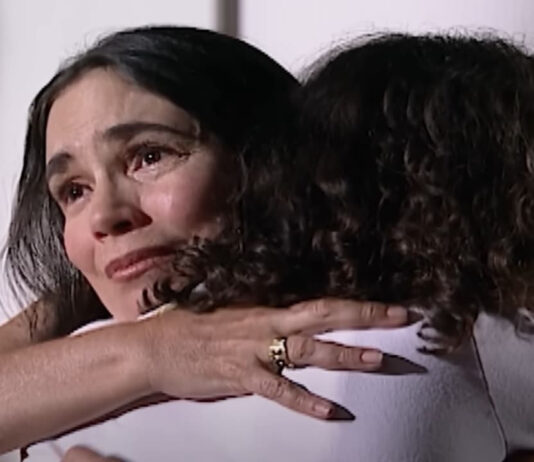 Resumo da novela História de Amor de quarta (27/08) – Neusa desmaia ao ver o vestido rasgado
