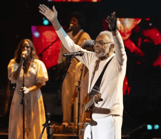 Domingão com Huck (31) traz repescagem da Dança dos Famosos, show de Gilberto Gil e quadros especiais