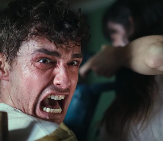 Motivos para você assistir Juntos, o terror corporal sobrenatural que une amor e medo