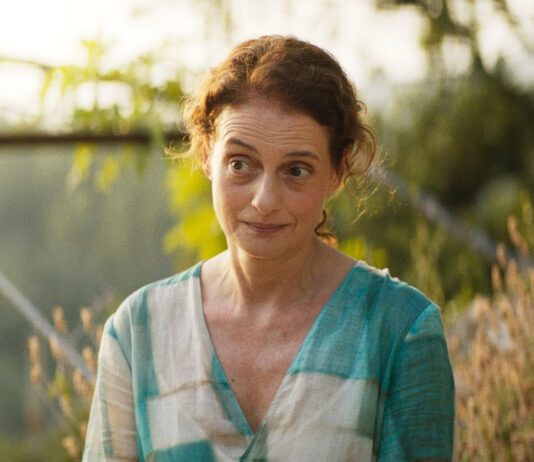 Estrelado por Denise Fraga, Sonhar com Leões ganha trailer oficial